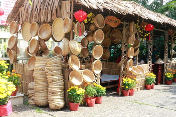 Mẫu 1 gian hàng tre phong cách làng quê Việt